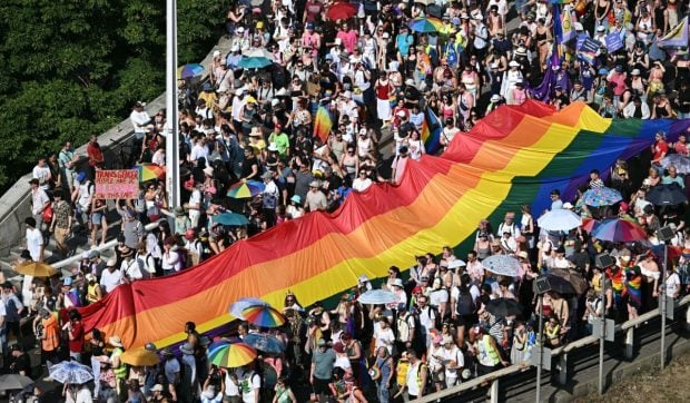 Budapest găzduiește prima paradă Pride liberă după regimul Orban, în timp ce Franța amână evenimente LGBTQ+ din cauza caniculei