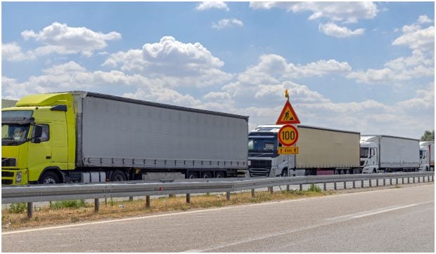Serbia impune amenzi drastice șoferilor de TIR care nu utilizează dispozitivul TAG de taxare rutieră de la 1 iulie