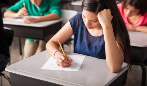 Canicula la examene: greșelile frecvente legate de hidratarea și alimentația elevilor în zilele toride