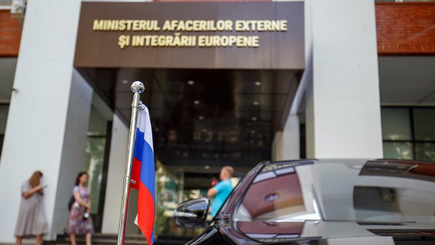 Dna Șoșoacă și Unirea. Este condamnată Republica Moldova la statutul de pradă ușoară pentru propaganda Moscovei? 