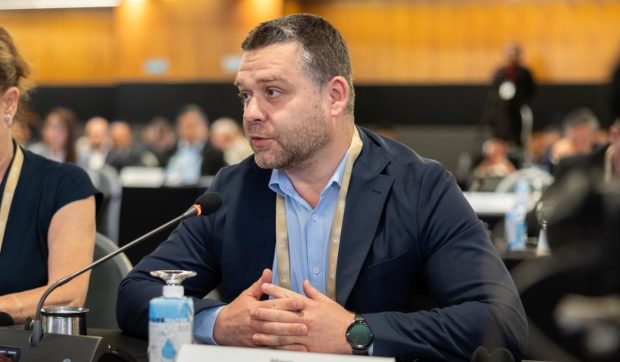 Ciprian Ciucu denunță din Singapore o „tentativă de puci” în PNL la nivel înalt