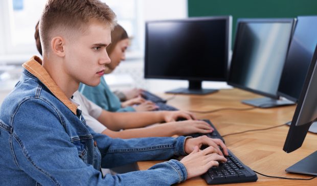 Startul probei digitale la BAC 2026: Ce trebuie să știe elevii pentru evaluarea competențelor digitale