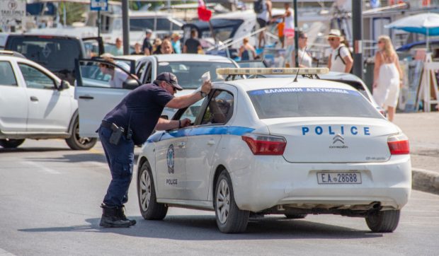 Turiști sancționați în Grecia pentru nefolosirea centurii de siguranță: Amenzi și reținerea permisului, o regulă strictă