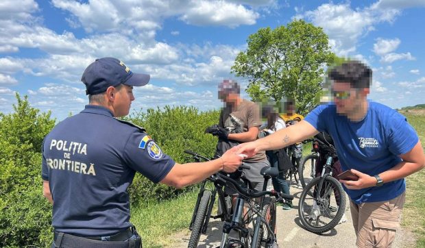 Traseul verde dintre România și Serbia: cum să treci granița pe bicicletă sau cu barca în acest sezon estival