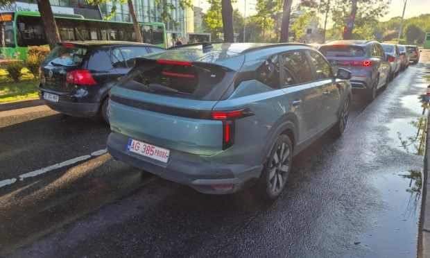 Primele imagini cu Dacia Striker pe șoselele din România. No