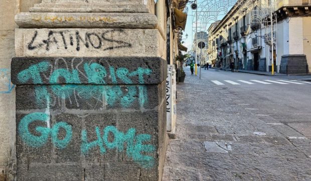 Destinațiile turistice din întreaga lume impun noi restricții pentru a controla aglomerația și a proteja comunitățile locale