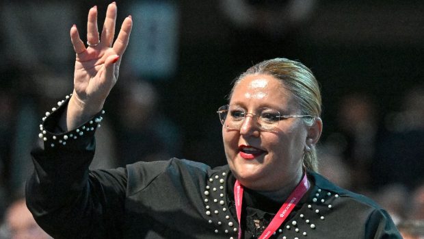 Diana Șoșoacă îi transmite lui Putin la Sankt Petersburg: „Românii doresc pace cu Rusia”, iar președintele rus reacționează amuzat