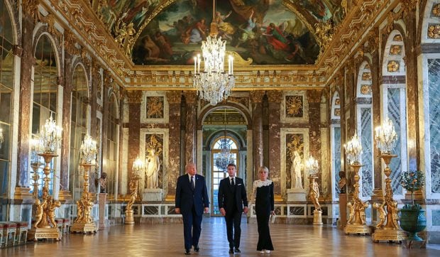 Donald Trump sărbătorește 80 de ani într-un context global încă tensionat la Versailles