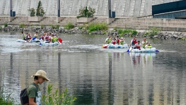 Elevii unui liceu din Oradea au făcut rafting pe Crișul Repe