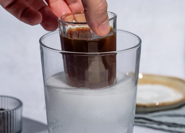 Cum a Devenit Espresso Tonic Bomb Băutura Vedetă de pe TikTok: Rețeta și Secretele Sale