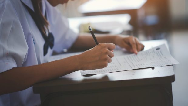 Profesorii universitari „imploră” reintroducerea examenelor 