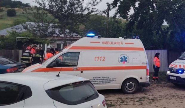 Explozie a unei butelii în județul Bacău: un copil și doi adulți grav răniți, transportați de urgență la spital
