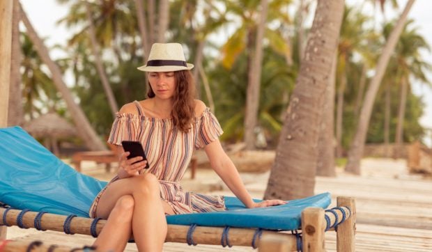 Cum poți evita costurile neașteptate uriașe la telefon în timpul vacanței: Atenție la roamingul necontrolat