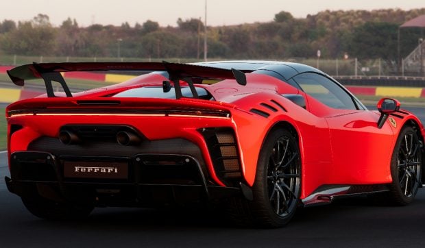 Șofer prins cu Ferrari SF90 în centrul orașului: viteza excesivă i-a costat permisul și mașina
