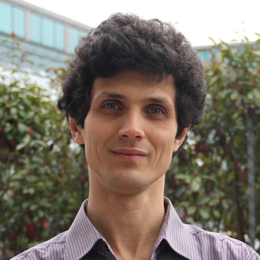 De ce votează românii cu populiștii. Expert: Votanții lui Simion sau Georgescu nu au locuri de muncă bine plătite și au acumulat multe nemulțumiri INTERVIU