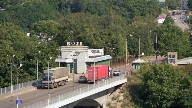 Rusia a oprit brusc traficul feroviar către trei țări membre NATO și UE