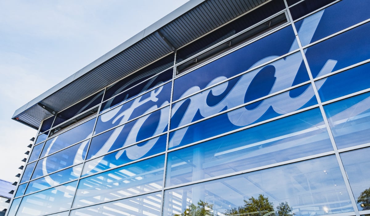 Poza pentru articolul Ford a reangajat peste 300 de oameni dați afară, după ce a realizat că inteligența artificială nu oferea rezultate mai bune decât aceștia
