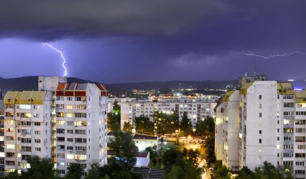 Ploi de până la 50 l/mp și temperaturi de 35 de grade Celsius. Avertizare meteo de la ANM până pe 25 iunie