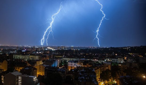 Cod roșu de ploi torențiale și furtuni violente în Ilfov: localitățile cele mai afectate și alte avertizări meteo