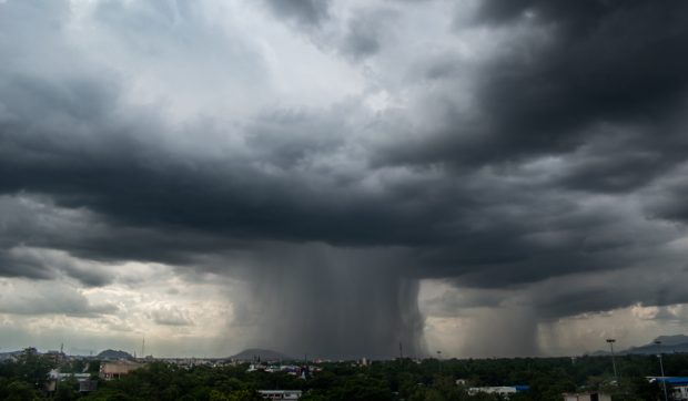 Cod galben de furtuni: Ploi abundente, grindină și rafale puternice în București și zece județe