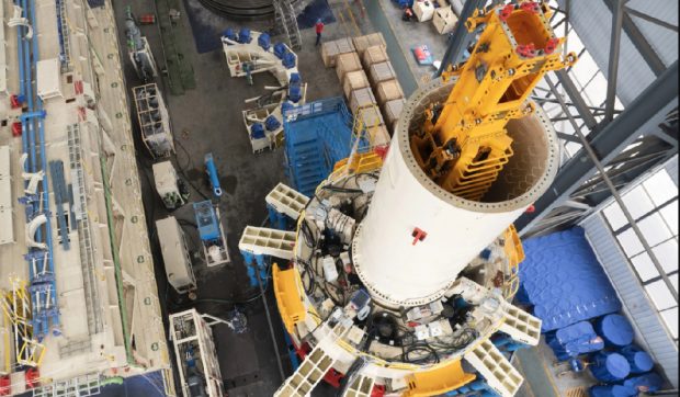China lansează un gigant al forajului subteran de 500 de tone pentru explorarea mineralelor la adâncimi record
