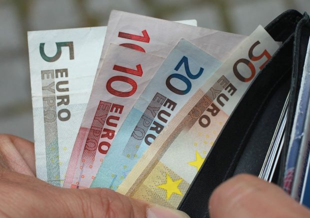 România și alte patru state membre nu sunt pregătite să adopte moneda euro, relevă raportul CE 2026