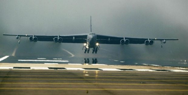 Un bombardier B-52 Stratofortress s-a prăbușit lângă Baza Aeriană Edwards în California