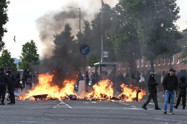 Case și mașini au fost incendiate într-o noapte de coșmar în