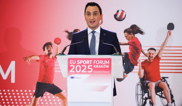 Comisarul european pentru sport, pasiune pentru autocolante Panini și avertismente adresate FIFA înainte de Cupa Mondială 2026