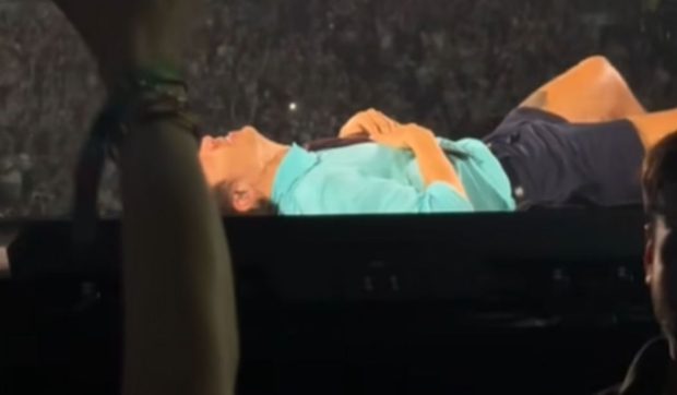 Harry Styles a avut un moment de panică pe scena Wembley în timpul concertului său