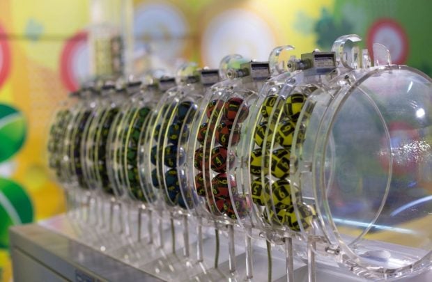 Premii uriașe la extragerile loto din 25 iunie 2026, cu reporturi de milioane de euro la Loto 6 din 49 și Noroc