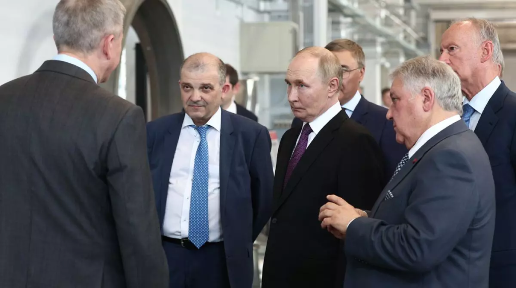 Oligarhii lui Putin duc o viață de lux în ciuda războiului și a sancțiunilor, folosind avioane private occidentale