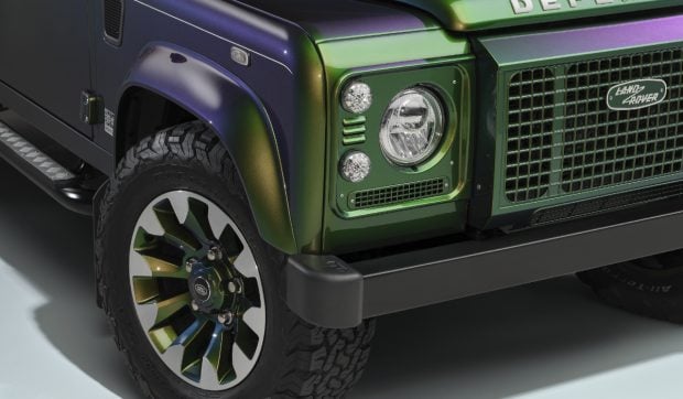 Un colecționar plătește peste un milion de euro pentru patru Land Rover Defender recondiționate exclusiv