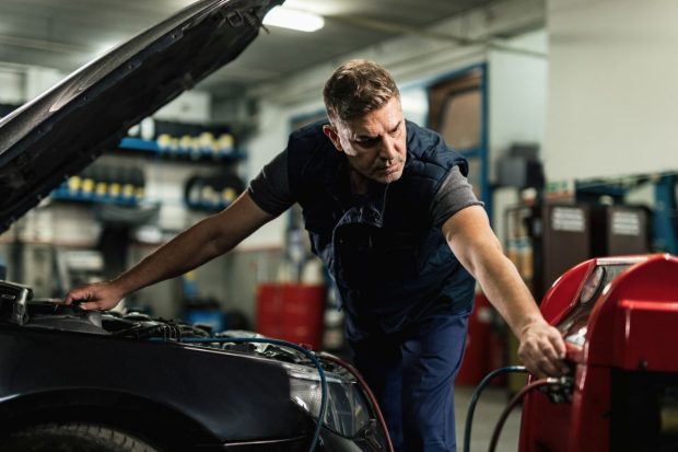 Alegerea corectă între compresoarele ABAC cu piston și cele cu șurub: ce avantaje și utilizări au fiecare?