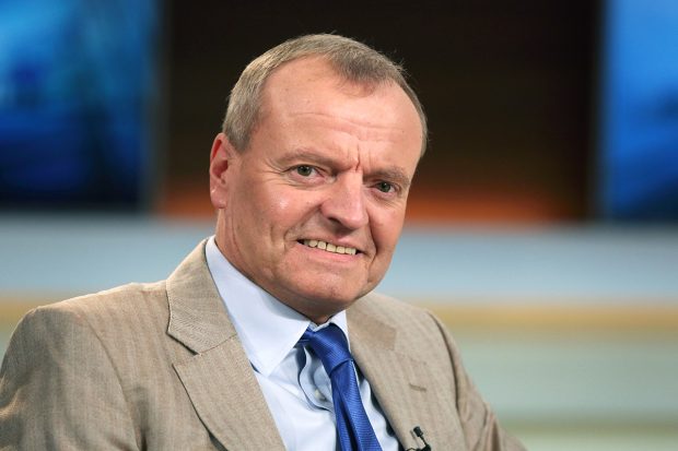Manfred Spitzer avertizează: Impactul inteligenței artificiale asupra gândirii critice și dezvoltării creierului tinerilor