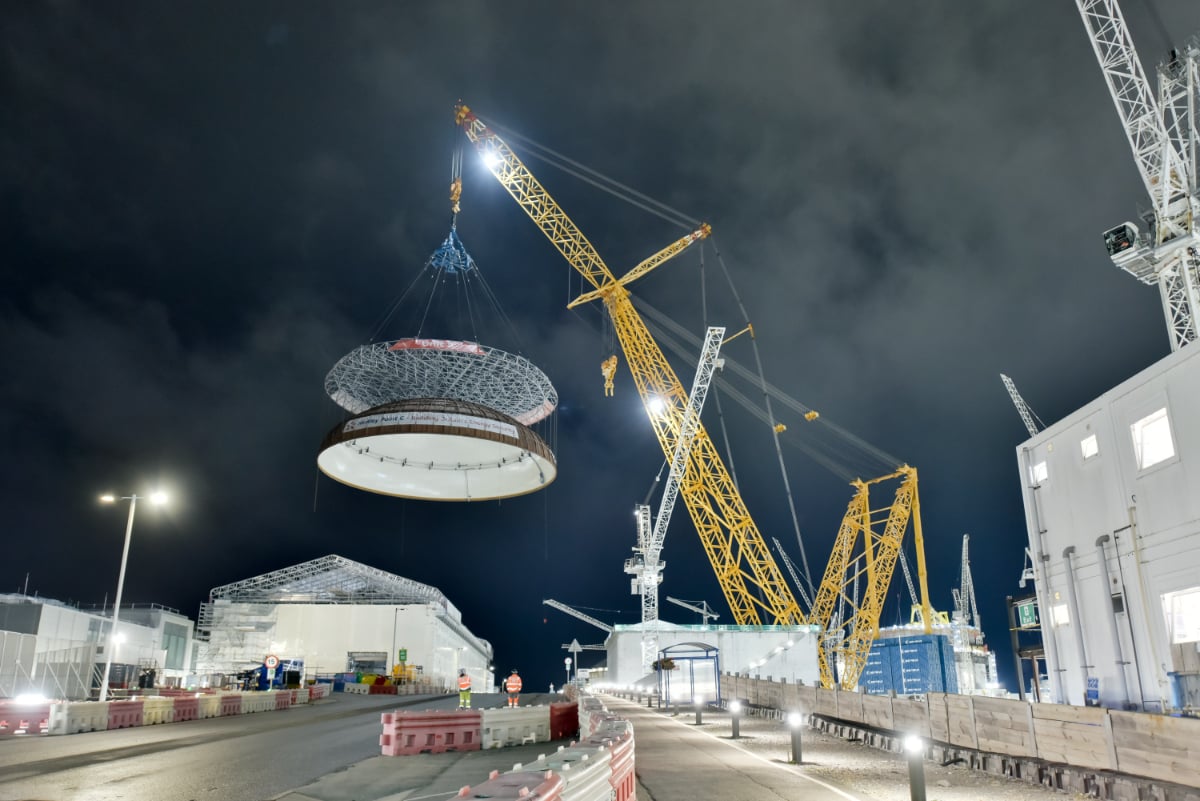 Poza pentru articolul Marea Britanie construiește două centrale nucleare identice, în același timp, cu cea mai mare macara din lume