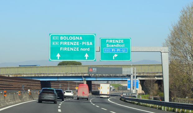 Șoferii români care merg în Italia riscă amenzi de până la 1.734 de euro. Regula se aplică până pe 15 octombrie
