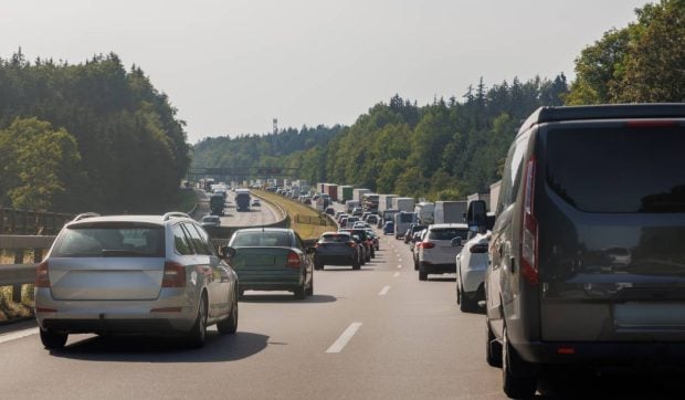 Noi reguli europene pentru șoferii de autoutilitare în transport internațional: tahograful inteligent devine obligatoriu de la 1 iulie