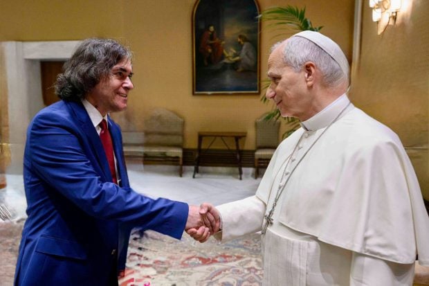 Mircea Cărtărescu, întâlnire memorabilă cu Papa Leon al XIV-lea la aniversarea a 100 de ani de la Libreria Editrice Vaticana