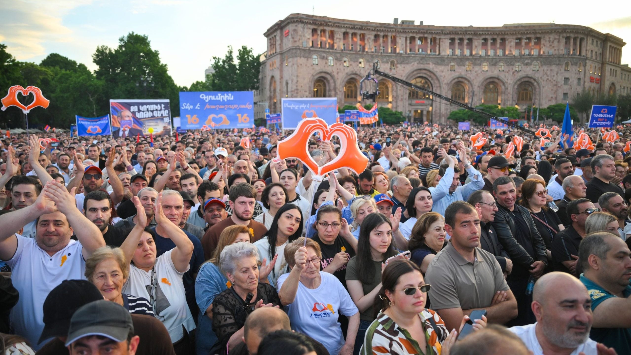 Poza pentru articolul Live Blog Alegeri cruciale în Armenia: urnele s-au închis într-un scrutin marcat de tensiunea dintre Est și Vest. A început numărătoarea voturilor