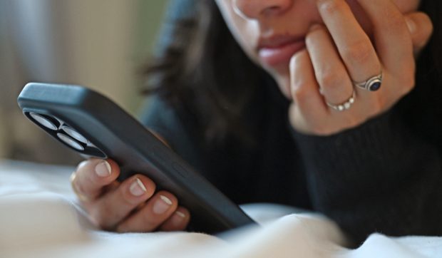Impactul smartphone-urilor asupra scăderii natalității în SUA: o corelație controversată