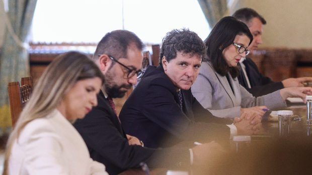 PSD îl propune oficial pe Sorin Grindeanu pentru funcția de premier în contextul unor negocieri intense între partidele parlamentare