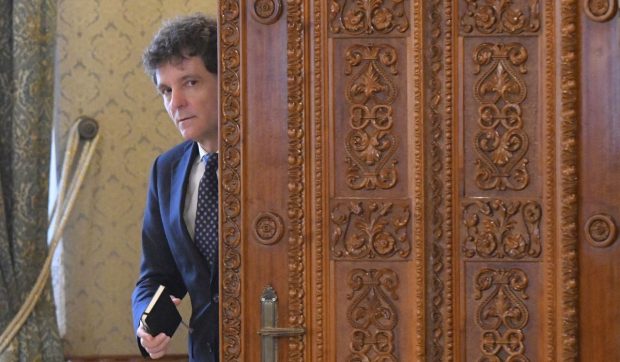 Guvern minoritar în România. Condițiile puse de Nicușor Dan și calculele partidelor în Parlament