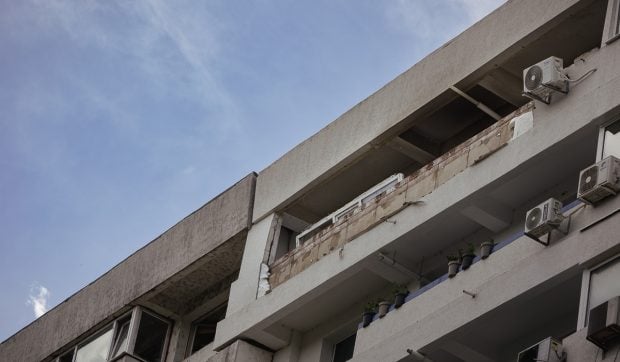 Familia din Galați afectată de explozia dronei rusești primește un ajutor financiar de la Guvern, sprijinul primăriei rămâne incert