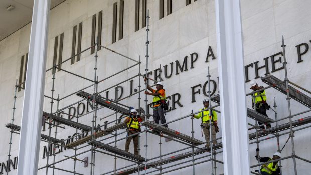 Numele lui Donald Trump eliminat de pe fațada Centrului Kennedy după hotărârea judecătorească