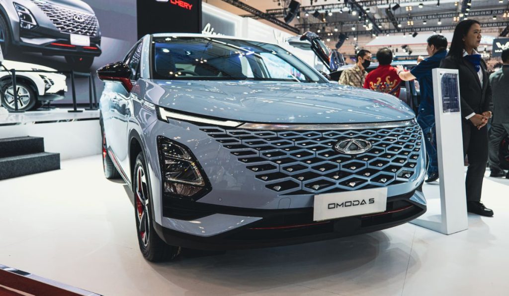 Piața auto din România în 2026: Cum brandurile chinezești transformă preferințele consumatorilor români 3 omoda 5 albastru