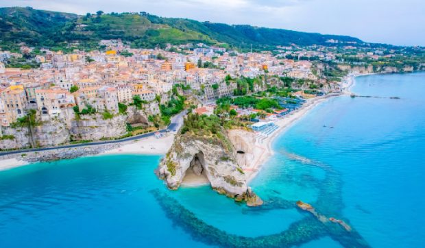 Un cutremur major de magnitudine 6,2 zguduie sudul Italiei, fără pagube raportate