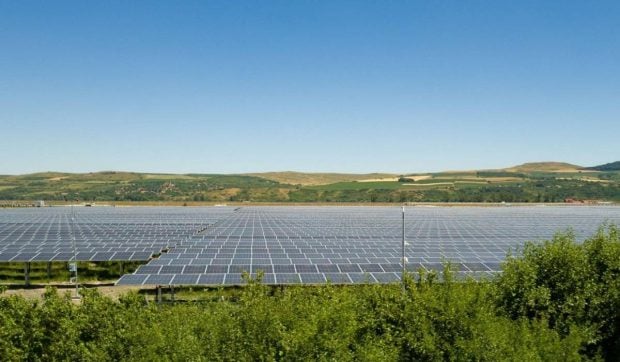 Fonduri europene de 265 milioane euro pentru instalarea panourilor solare în fermele și fabricile românești