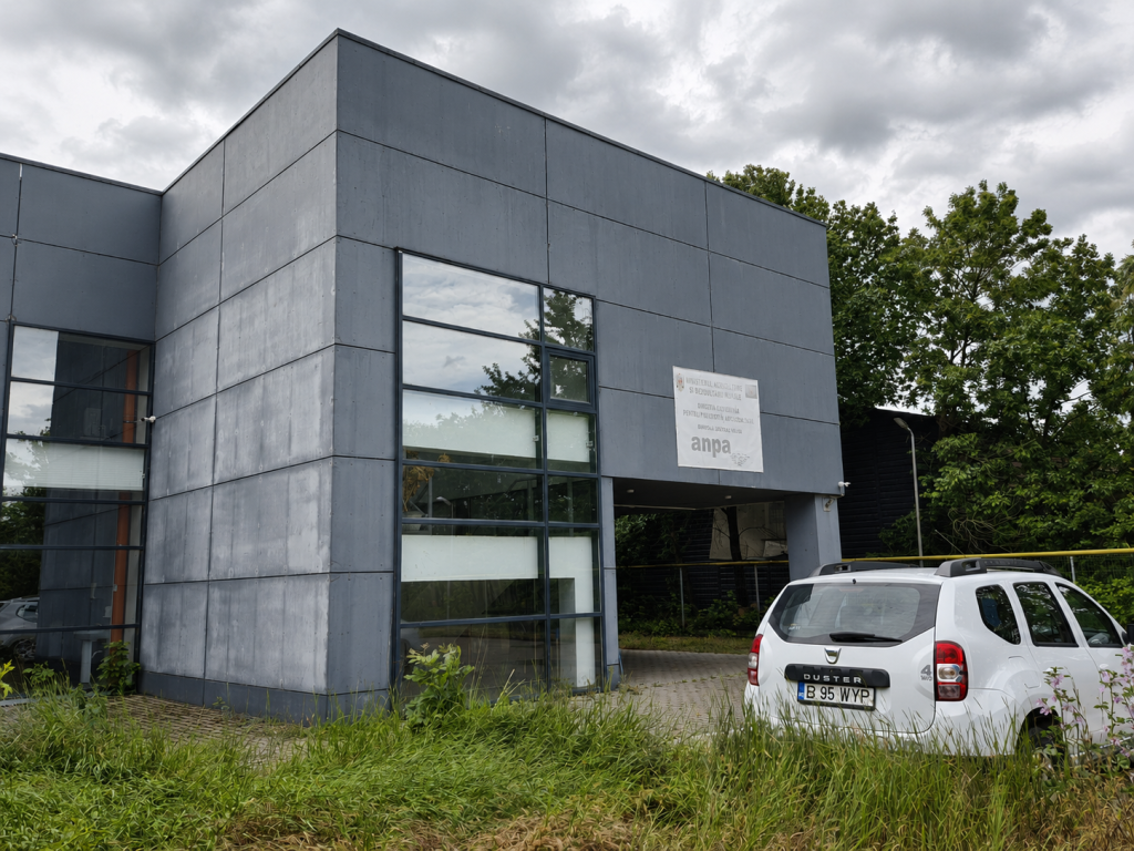 Bursa de Pește din Tulcea, nefuncțională timp de șapte ani. Clădirea și utilajele încep să se degradeze, deși investiția s-a ridicat la 6 milioane de euro