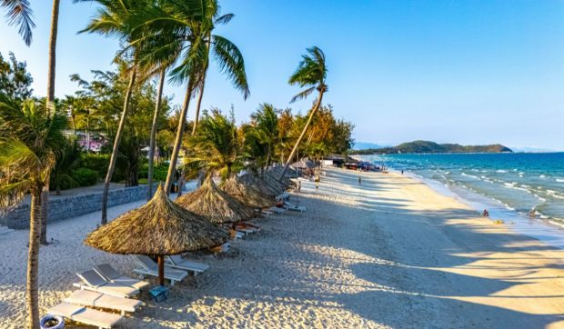 Costuri surprinzător de mici pe plajele din Vietnam: un român a descoperit un paradis accesibil la malul mării